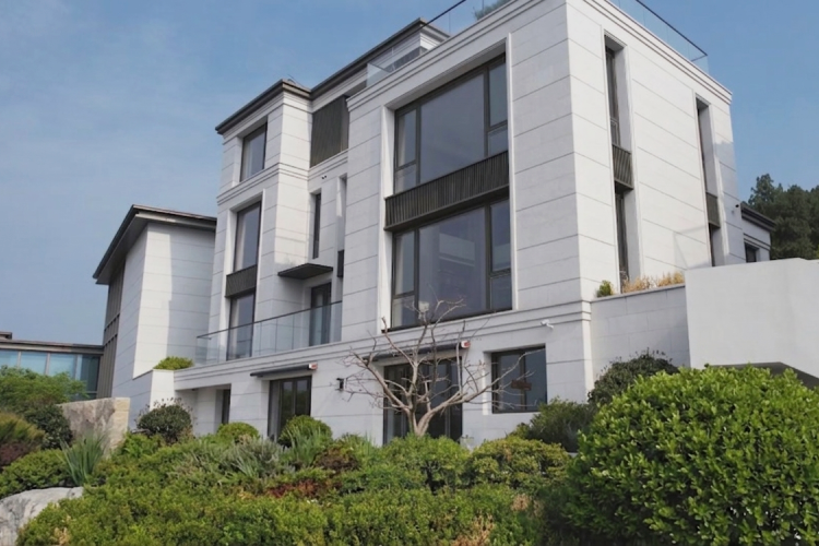 Jinxiu Yunding Villa — Redefining Modern Living with LandVac Titanium Vacuum Glazing
