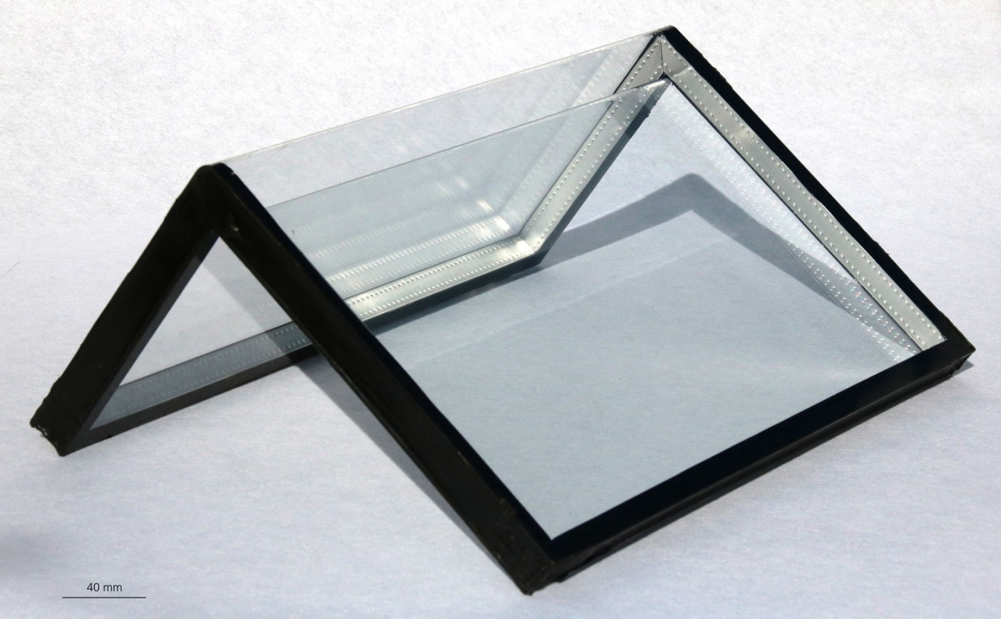 German Scientists Develop the New Technology that Bends Glass Sheets at Right Angles