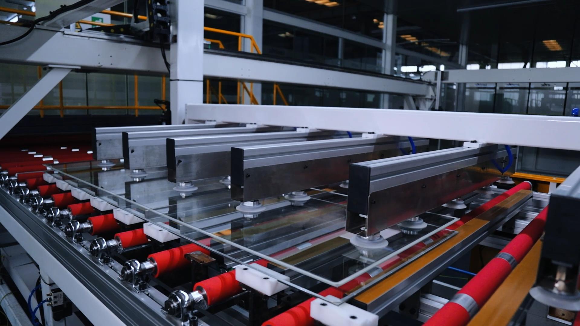 The panes combination process of LandVac titanium tempered vacuum glazing automatic production line